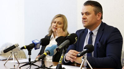 Hubert Kamola podczas wtorkowej konferencji nie gryzł się w język. Nowy prezes puławskich Azotów zapowiedział potrzebę głębokich zmian. Część z nich, jak zerwanie umów sponsoringowych, weszła już w życie. Teraz pora na przewietrzenie biur uginających się od przerostu zatrudnienia 