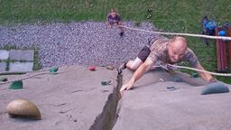 Ścianka wspinaczkowa jest przez całe wakacje udostępniana za darmo