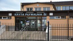 Kryta Pływalnia w Biłgoraju jest najstarszym tego typu obiektem w danym województwie zamojskim. Powstała w 1988 roku. Dopiero wiele lat później basenu doczekał się Zamość, następnie Tomaszów Lubelski, a przed rokiem Hrubieszów