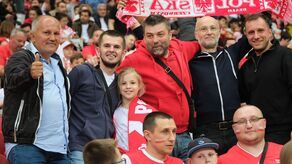 Kibice z Zamościa w czasie dopingowania reprezentacji Polski w meczu towarzyskim z Turcją.