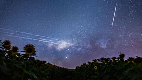 W nocy ze środy na czwartek będziemy mogli oglądać kolejny kosmiczny taniec satelit starlink.