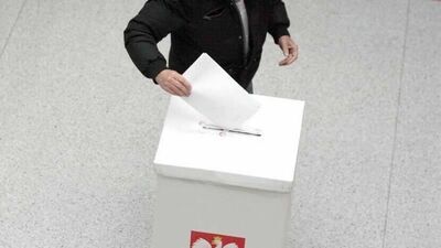 W przypływie złości wywrócił urnę wyborczą. Był mężem zaufania