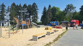 Plac zabaw nad zalewem został wykonany i otwarty przed zeszłorocznym sezonem wakacyjnym