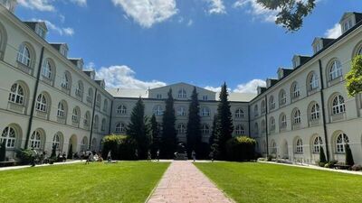 Dziedziniec lubelskiej uczelni 