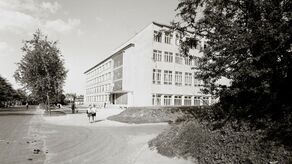 Widok ogólny na gmach Wydziału od strony ul. Nadbystrzyckiej w Lublinie