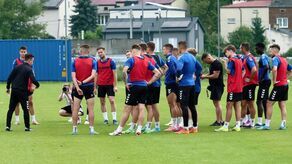 Motor pracuje nad formą, a działacze nad transferami do klubu