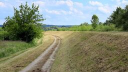Koszą trawę, ścieżka rowerowa nad Wisłą zamknięta
