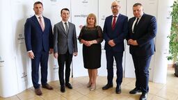 Zarząd Powiatu Biłgorajskiego w obecnym składzie (od lewej): Bartłomiej Świtała, Andrzej Szarlip, Beata Strzałka, Tomasz Rogala, Jan Małysza