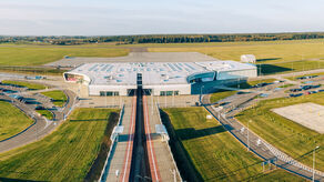 Po raz pierwszy będą biegać po płycie lotniska