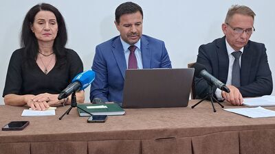 Poniedziałkowa konferencja prasowa Rafała Zwolaka (na zdjęciu w środku) i jego zastępców Marty Pfeifer oraz Marka Kudeli była pierwszym takim spotkaniem z dziennikarzami. Zapowiedziano, że będą one organizowane regularnie