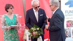 Zamojska Aleja Sław coraz dłuższa. Krzesimir Dębski odsłonił tablicę