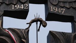 Nie o zemstę, lecz o pamięć i prawdę wołają ofiary. Niechciany pomnik odsłonięty