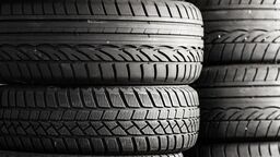 Chciał sprzedać opony. Stracił 20 tysięcy złotych