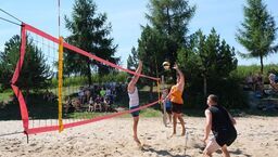 Żar lał się z nieba, a oni grali. Dla kogo Puchar Burmistrza Kraśnika w siatkówce plażowej?