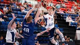 W nowym sezonie nominalny skrzydłowy Marek Marciniak grał będzie na prawym rozegraniu
