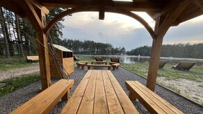 Zalew kusi nowinkami: labirynt, punkt widokowy i wiata z paleniskiem