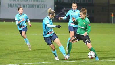 Klaudia Lefeld (w zielonym stroju) w czasie swojego poprzedniego pobytu w Łęcznej niejednokrotnie rywalizowała z Czarnymi Sosnowiec. Teraz zmierzy się z nimi ponownie, ale na zakończenie rundy jesiennej