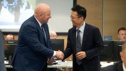 Marszałek Jarosław Stawiarski i  Xu Xiaofeng, radca handlowy z Ambasady Chińskiej Republiki Ludowej w Polsce.
