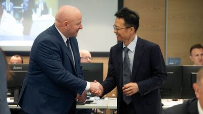 Marszałek Jarosław Stawiarski i  Xu Xiaofeng, radca handlowy z Ambasady Chińskiej Republiki Ludowej w Polsce.