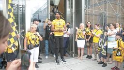 Nasi w Paryżu i kibice pod Wieżą Eiffla