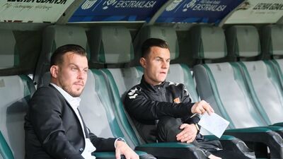 Mateusz Stolarski (z prawej) pochwalił swój zespół za dobrą organizację gry w defensywie