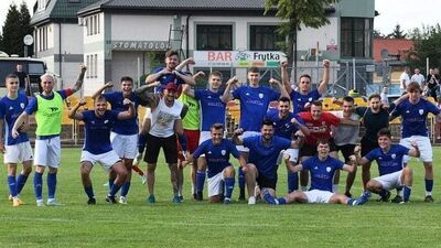 Po wyjazdowej wygranej w ostatniej kolejce z Orlętami Łuków 3:2 to Lutnia Piszczac wywalczyła prawo gry w IV lidze w nowym sezonie 2024/2025 