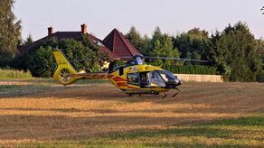 Nieuważnie odpalał ciągnik. Śmigłowiec zabrał go do szpitala