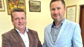 Starosta Mariusz Zańko (z prawej) i Andrzej Rusiński. 