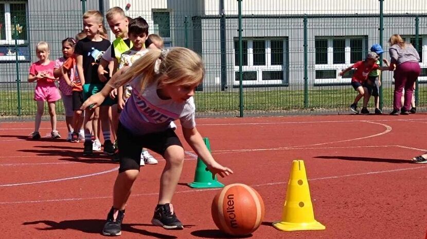 Dzieci i młodzież z SP w Kodeńcu chętnie garną się do sportu