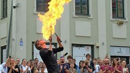 Cyrk na kółkach w centrum Lublina. Carnaval Sztukmistrzów trwa w najlepsze