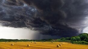 Żar lejący się z nieba i gwałtowna zmiana pogody. IMGW bije na alarm