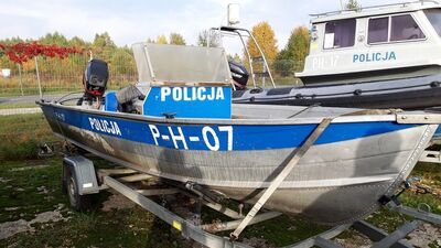 Powojskowe i policyjne mienie znów do kupienia. Ile za łódź Mariusz, a ile za kultowego autosana?