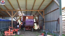 Kombajn zmiażdżył mechanika. Wcześniej przebił ścianę