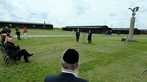 Spotkali się, aby uczcić pamięć ofiar Holocaustu. Ceremonia Pamięci na Majdanku podczas Lubliner Festiwal 2024