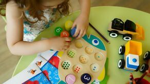 „Zejdź z leżaka, bestio ty mała” – przemoc w lubelskim prywatnym przedszkolu pod lupą prokuratury 