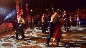 Wygodne buty i można iść w tango! Po raz kolejny muzyka lat 20 i 30 XXw. pobudzi mieszkańców Chełma do życia podczas Retro Fest.