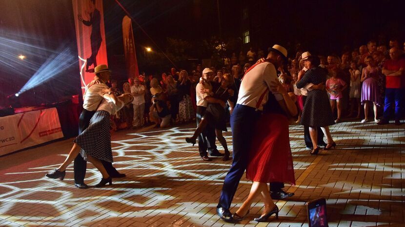 Wygodne buty i można iść w tango! Po raz kolejny muzyka lat 20 i 30 XXw. pobudzi mieszkańców Chełma do życia podczas Retro Fest.