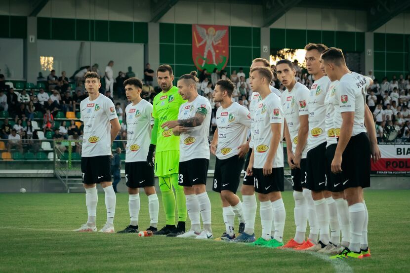 Podlasie prowadziło już z Sandecją 2:0, ale po czerwonej kartce gospodarze wyciągnęli wynik na 3:2