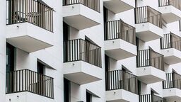 Nowy blok odcięty od wody. W tle konflikt między prezesami