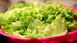 Groźne bakterie w sałatkach z Makro i Lidla. Sprawdź, czy nie masz ich w domu