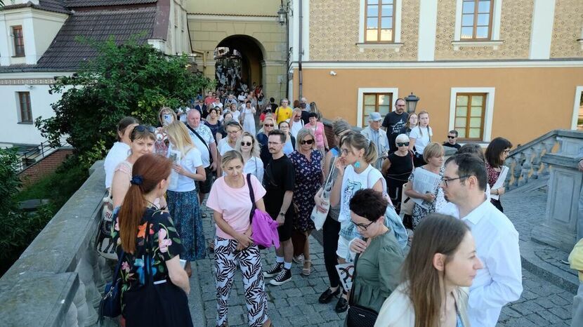 Lublinianie chętnie wzięli udział w okolicznościowym spacerze upamiętniającym lubelską poetkę