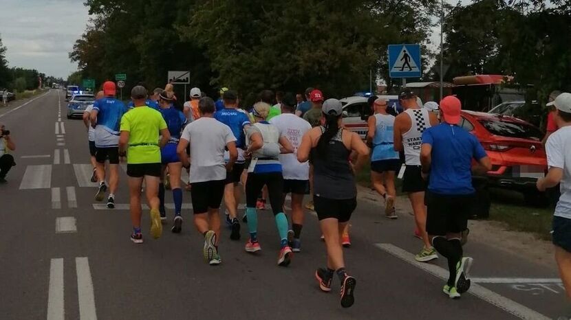 Sportowe wydarzenie rozpoczyna się dzisiaj i potrwa do soboty. Uczestników będzie można spotkać w różnych częściach powiatu. Policja apeluje o zachowanie ostrożności