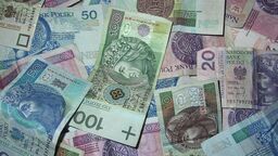 Raz już stracił ponad 140 tys. zł. Teraz kilkanaście. Starszy pan wierzy oszustom