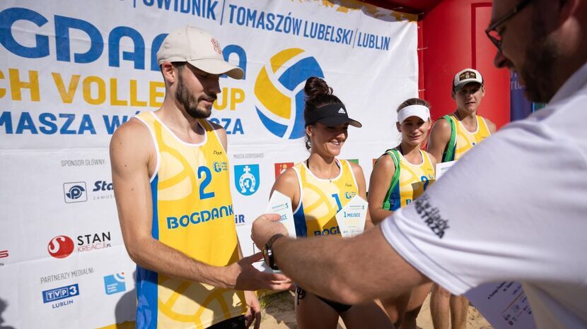 Podobnie jak rok temu, w czwartej edycji turnieju Bogdanka Beach Volley Cup im. Tomasza Wójtowicza triumfowała para Agnieszka Gołofit i Michał Szust