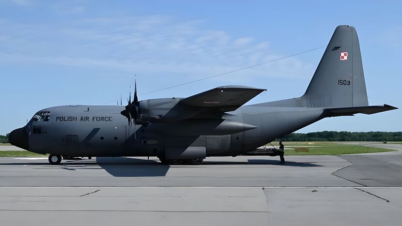 Hercules C-130E jest już w Dęblinie. Będzie to największy samolot, jaki trafi do Muzeum Sił Powietrznych