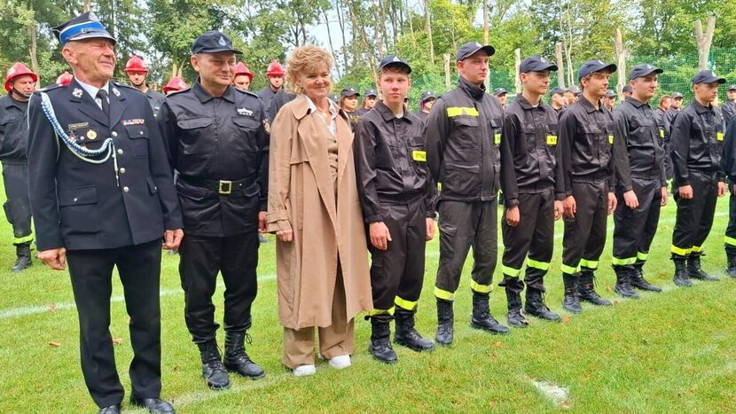 Drużyny strażackie reprezentowały poszczególne jednostki OSP. Na zawodach nie zabrakło także drużyn kobiecych.