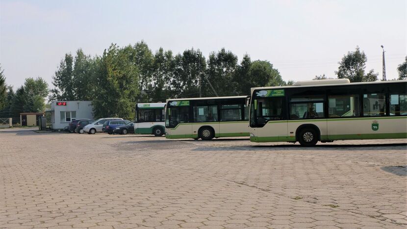 Najpóźniej wiosną 2026 roku, 26 autobusów wodorowych będzie obsługiwanych w zmodernizowanej zajezdni. Nowe pojazdy zastąpią znaczną część autobusów obecnie kursujących po ulicach Chełma.