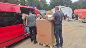 Transport już jedzie do powodzian. Zorganizowali to policjanci