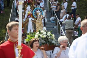 Tłumy wiernych w Wąwolnicy 
