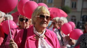 Rak piersi to nie wyrok. Lublin przypomniał o tym kobietom